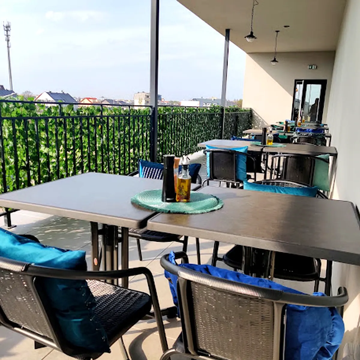Taras Restauracji Czarny Piec Kościan przy dobrej pogodzie
